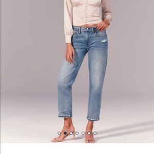 Abercrombie & Finch Mid rise Boyfriend Jeans